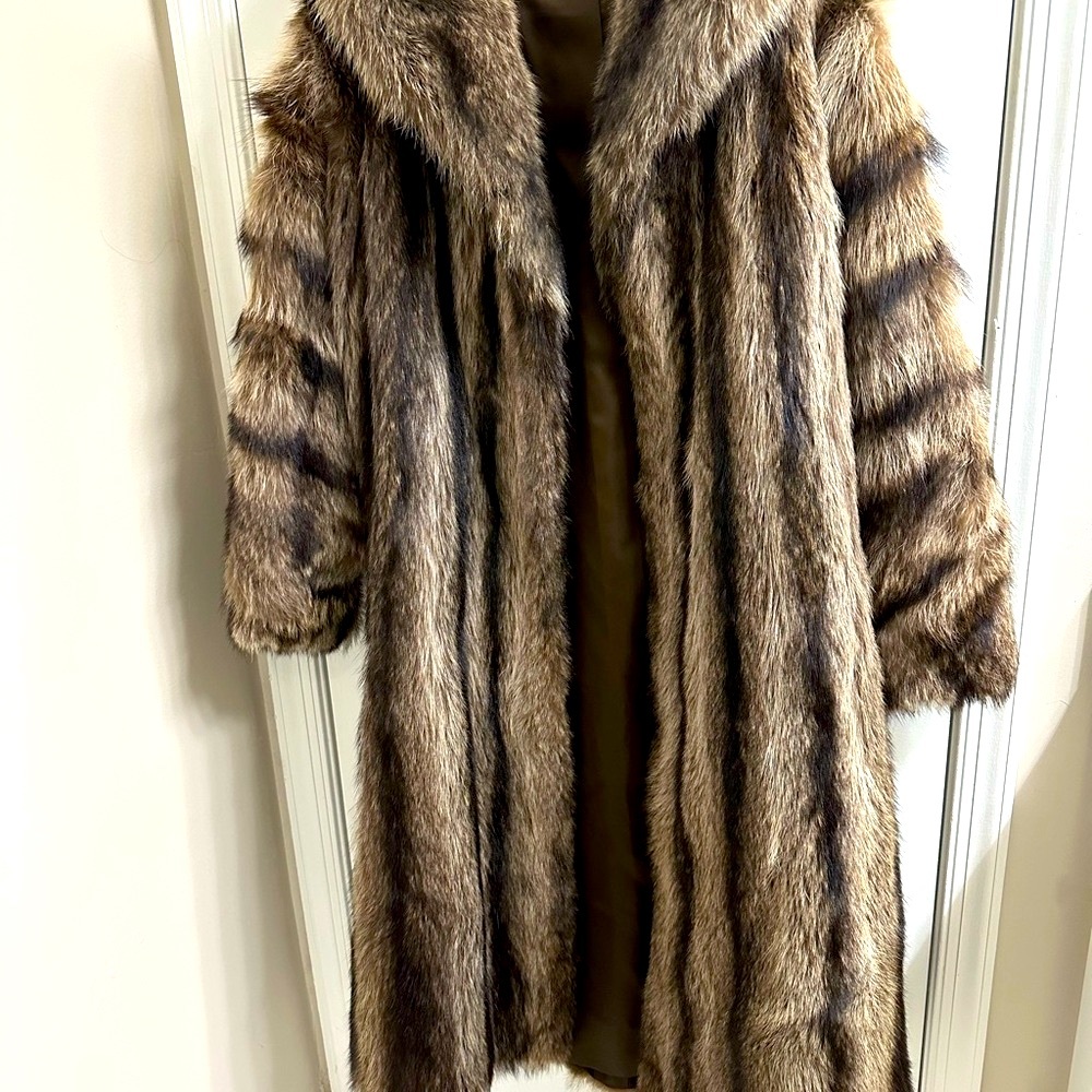Luxurious Vintage Mob Wives Real Fur Coat